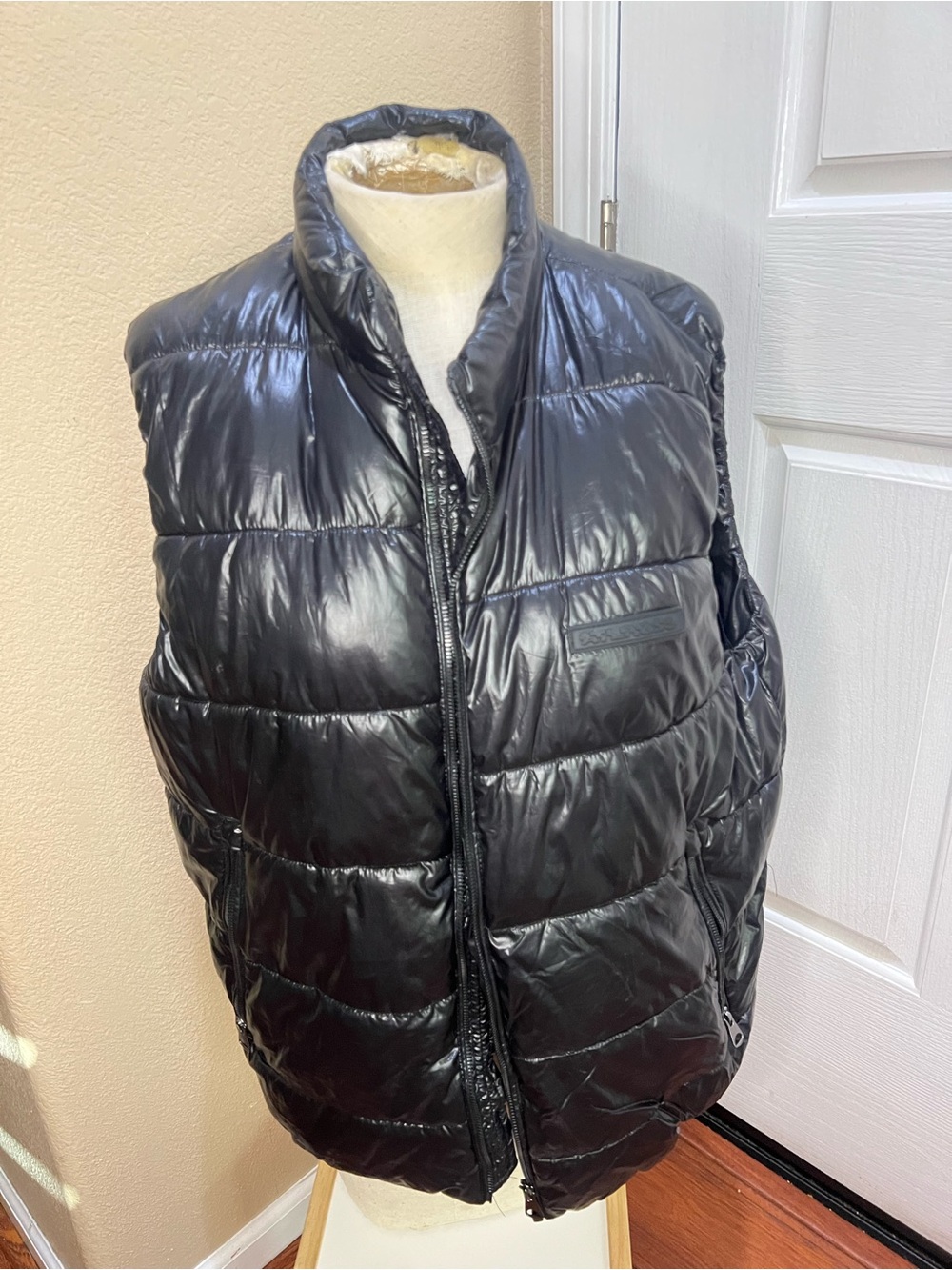 H&M Black Shiny Wet Look Puffer Vest Men’s Medium ATLR813 Streetwear